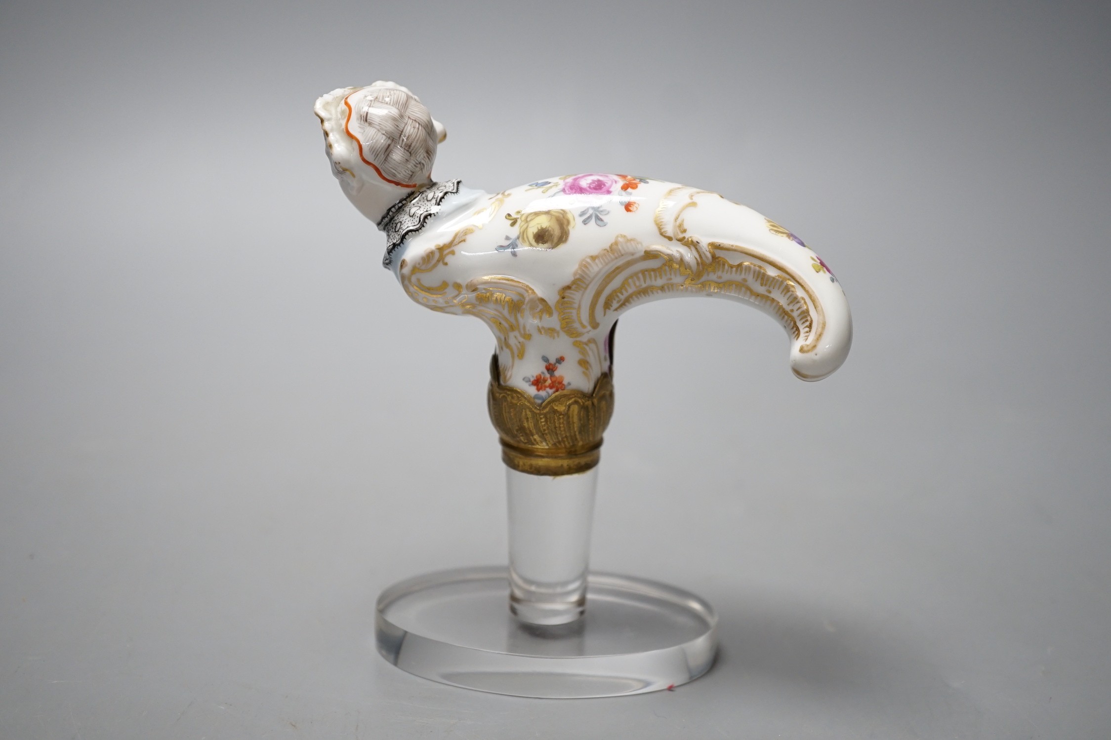 A late 18th / early 19th century Meissen ‘Frauen Kopf’ porcelain cane handle on plinth base, unmarked, 12.5cm tall